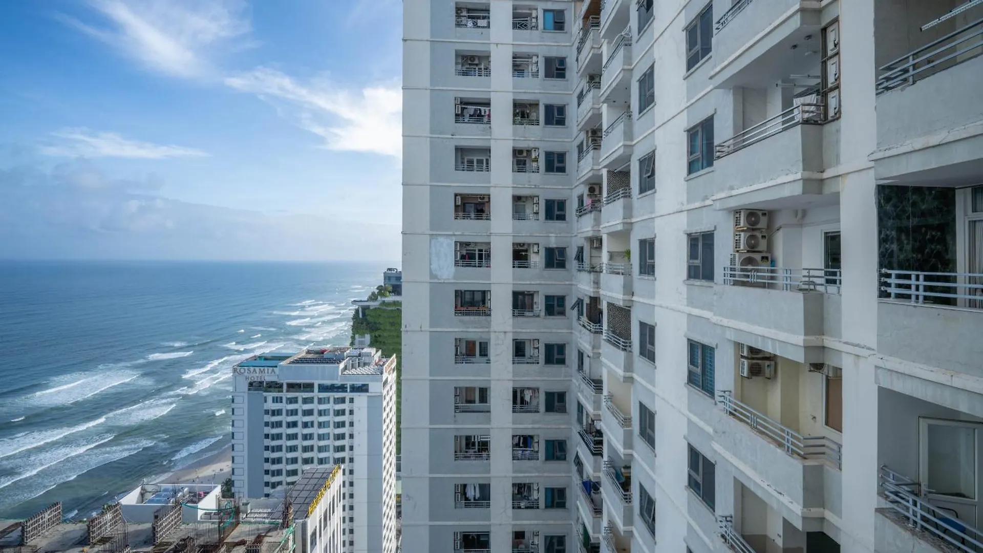 Doco Apartment Sea View With White Sand Da Nang