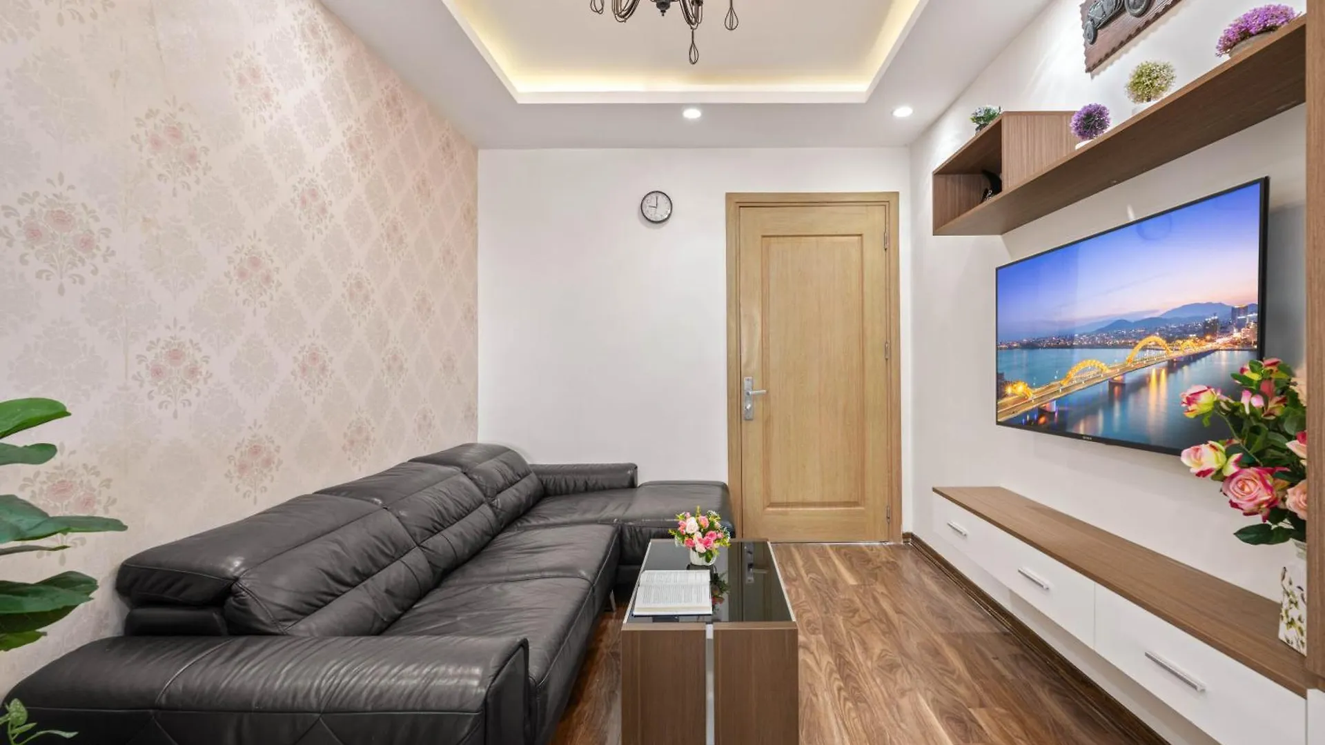 Doco Apartment Sea View With White Sand Da Nang Vietnam