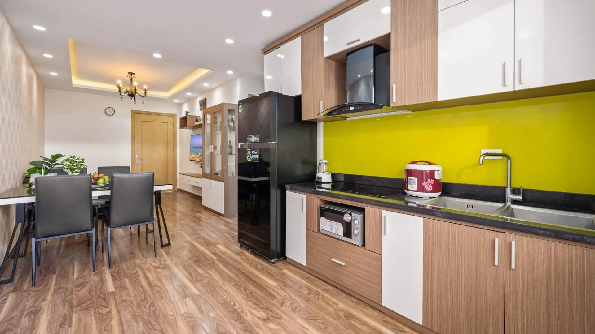 Doco Apartment Sea View With White Sand Da Nang