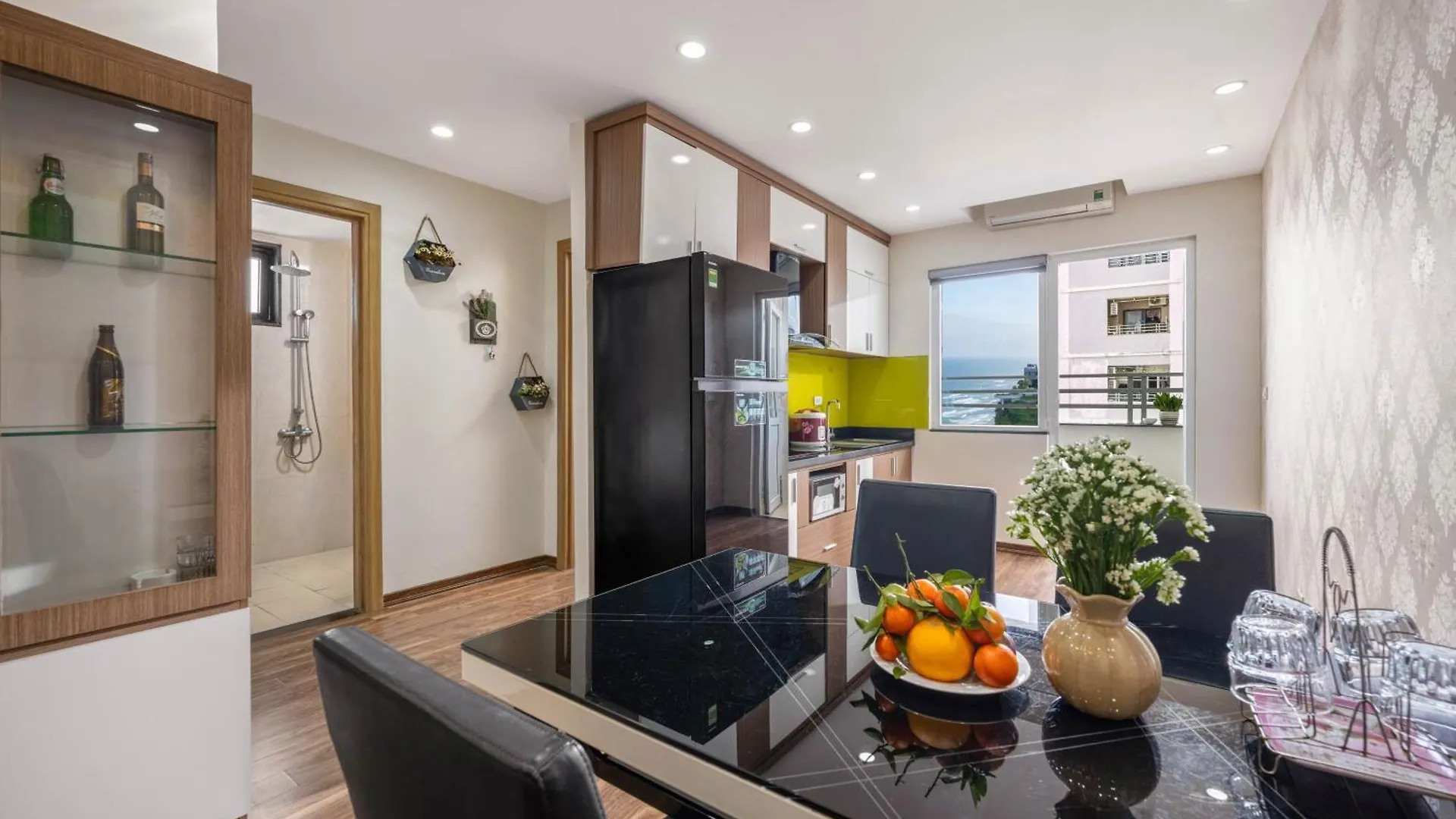 Doco Apartment Sea View With White Sand Da Nang