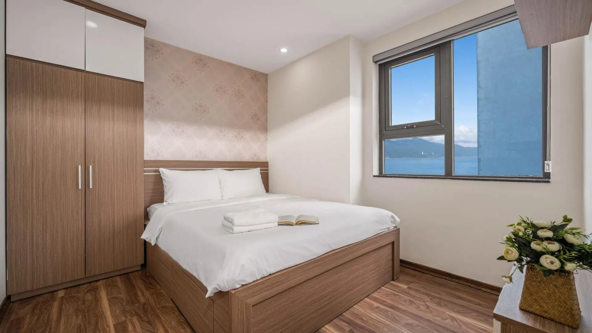 Doco Apartment Sea View With White Sand Da Nang Vietnam