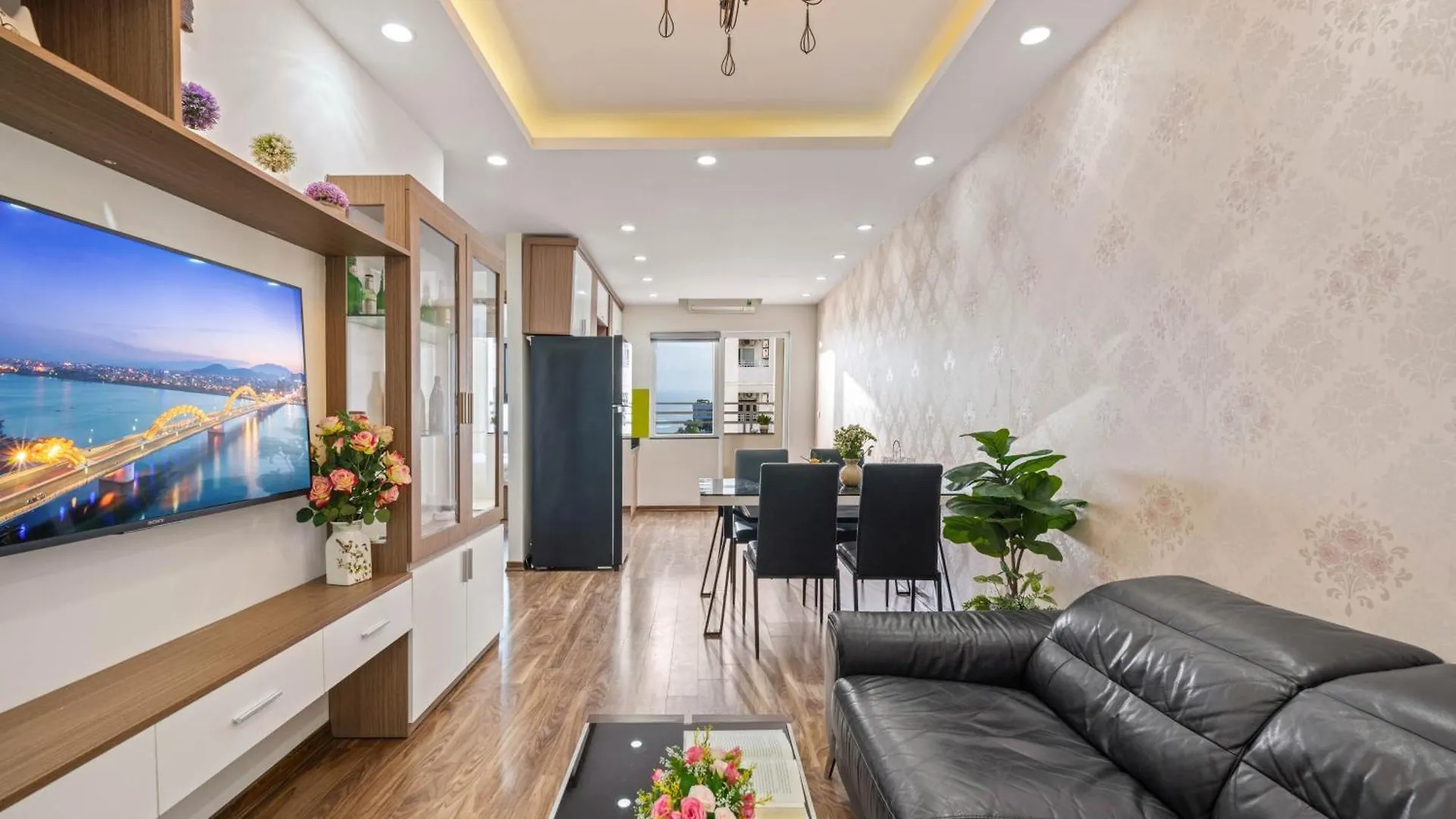 Doco Apartment Sea View With White Sand Da Nang