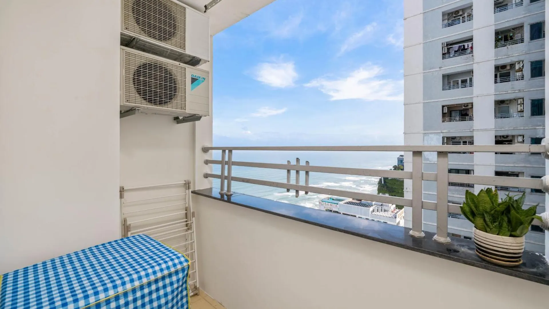 Doco Apartment Sea View With White Sand Da Nang