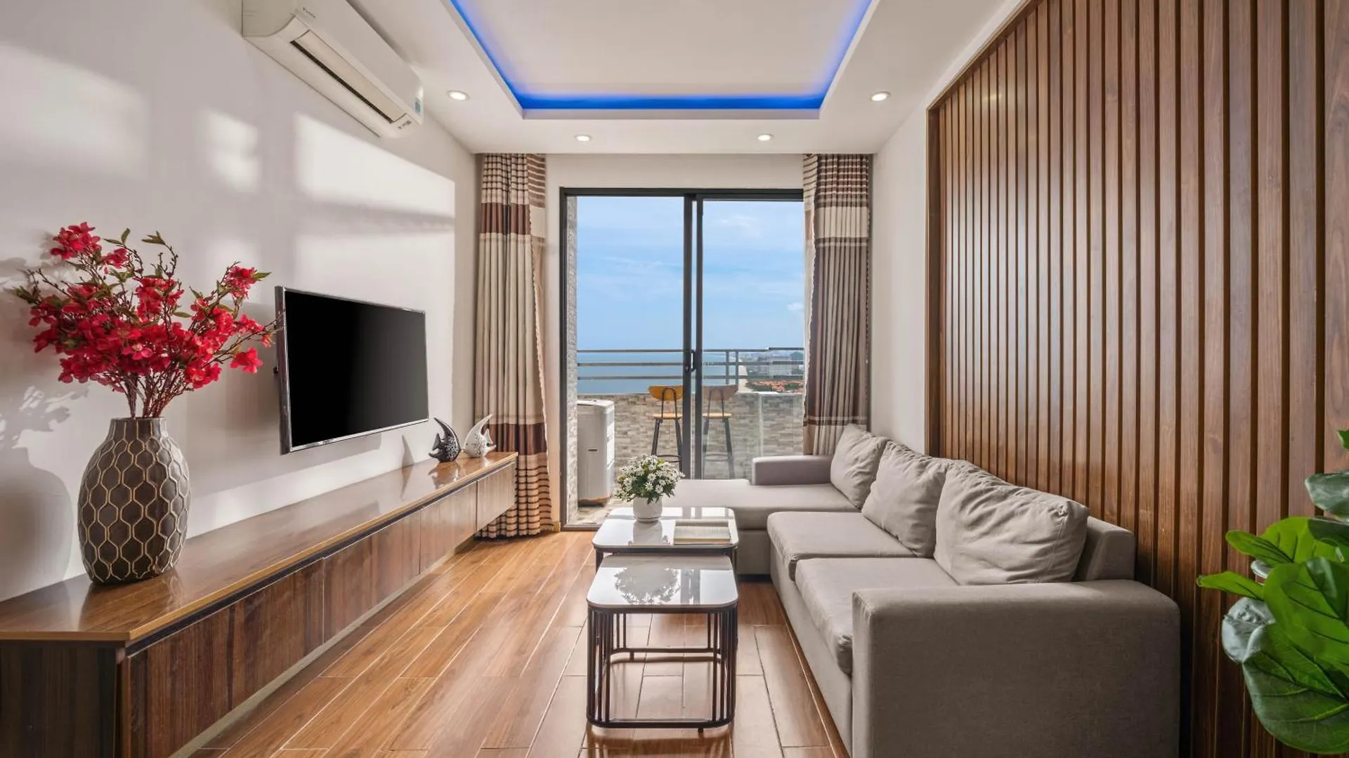 Doco Apartment Sea View With White Sand Da Nang Vietnam