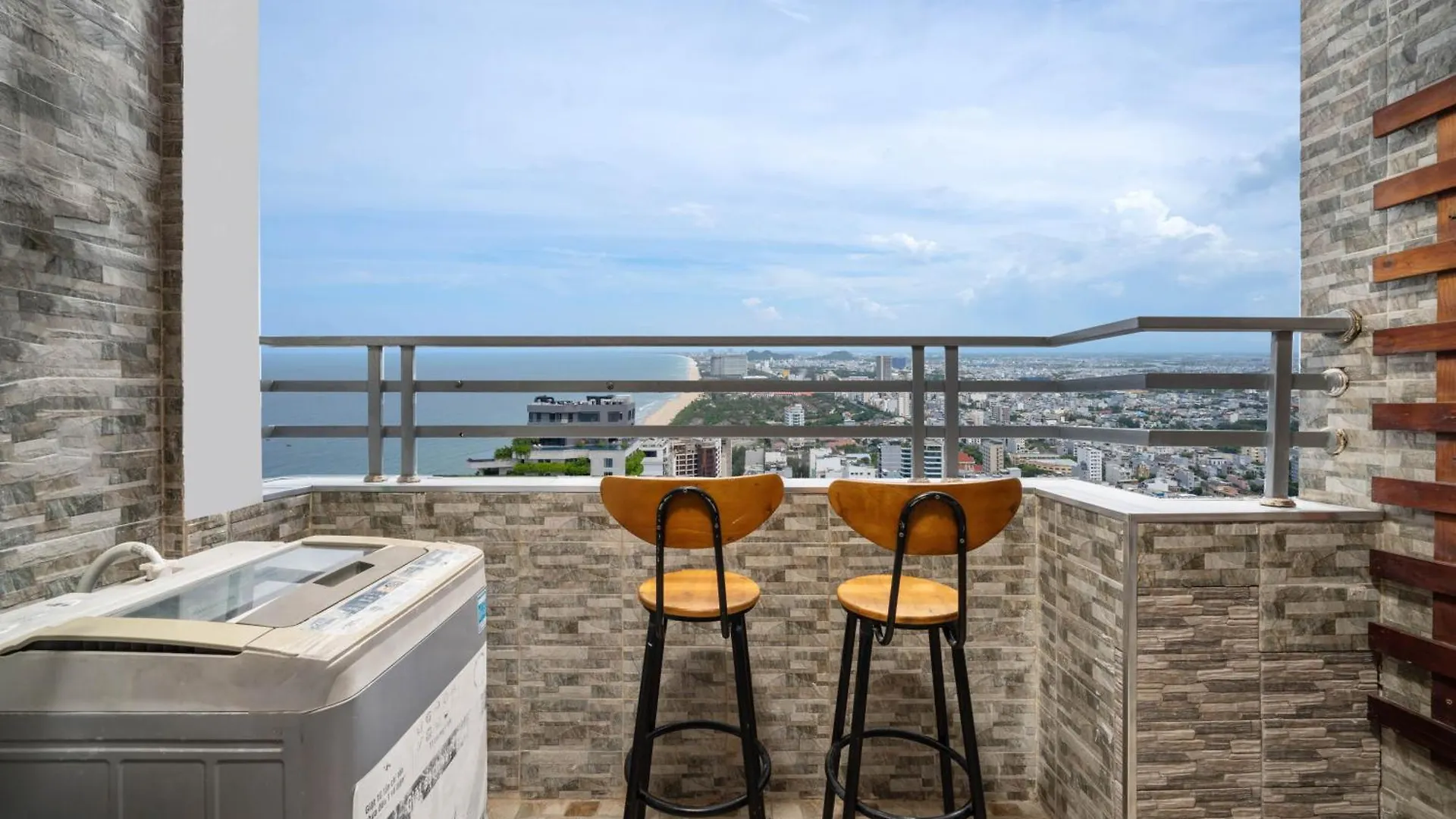 Doco Apartment Sea View With White Sand Da Nang