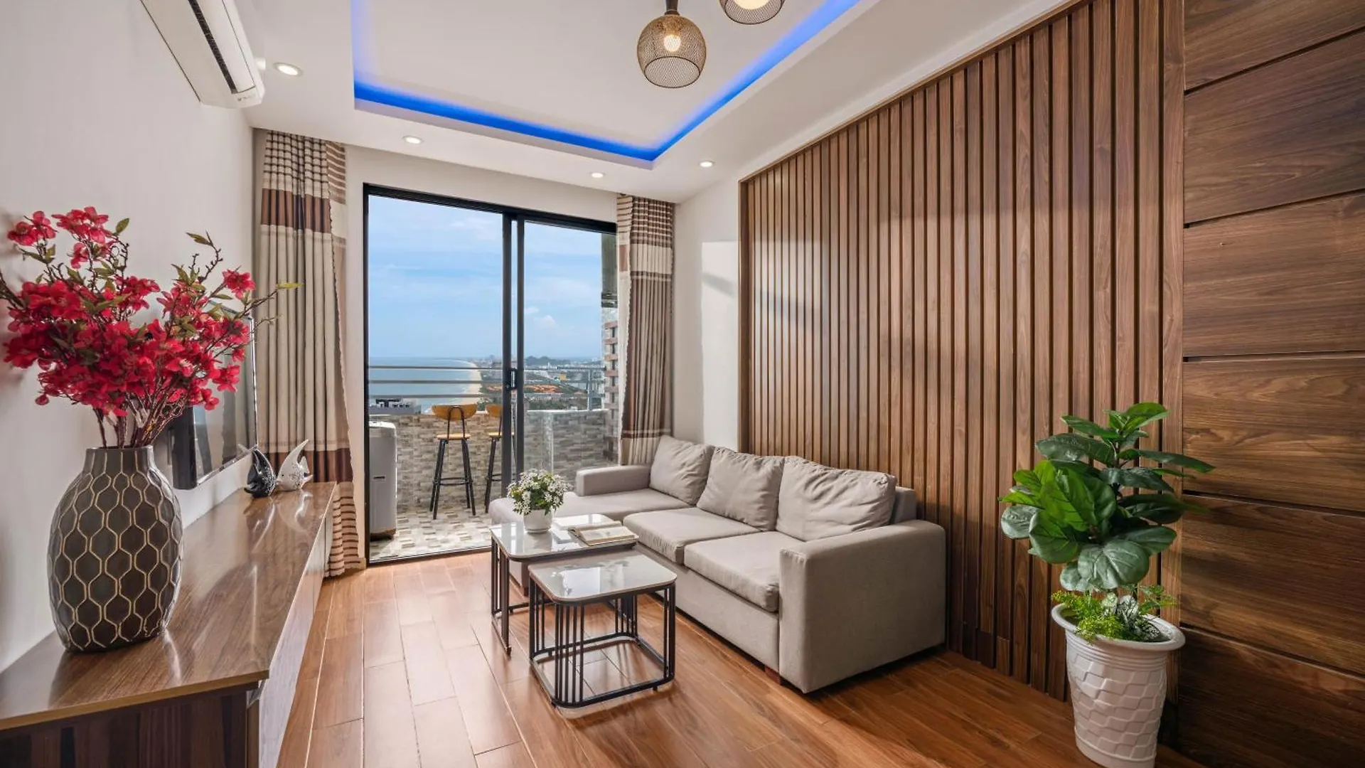 Doco Apartment Sea View With White Sand Da Nang